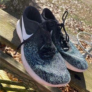 Women’s Nike Tennis Shoes